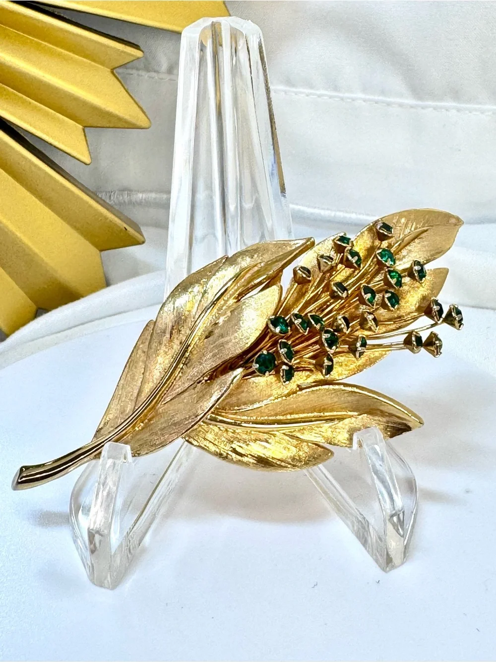 Beautiful Holiday Gold Leaf Brooch with Emerald Green Stones - Vintage